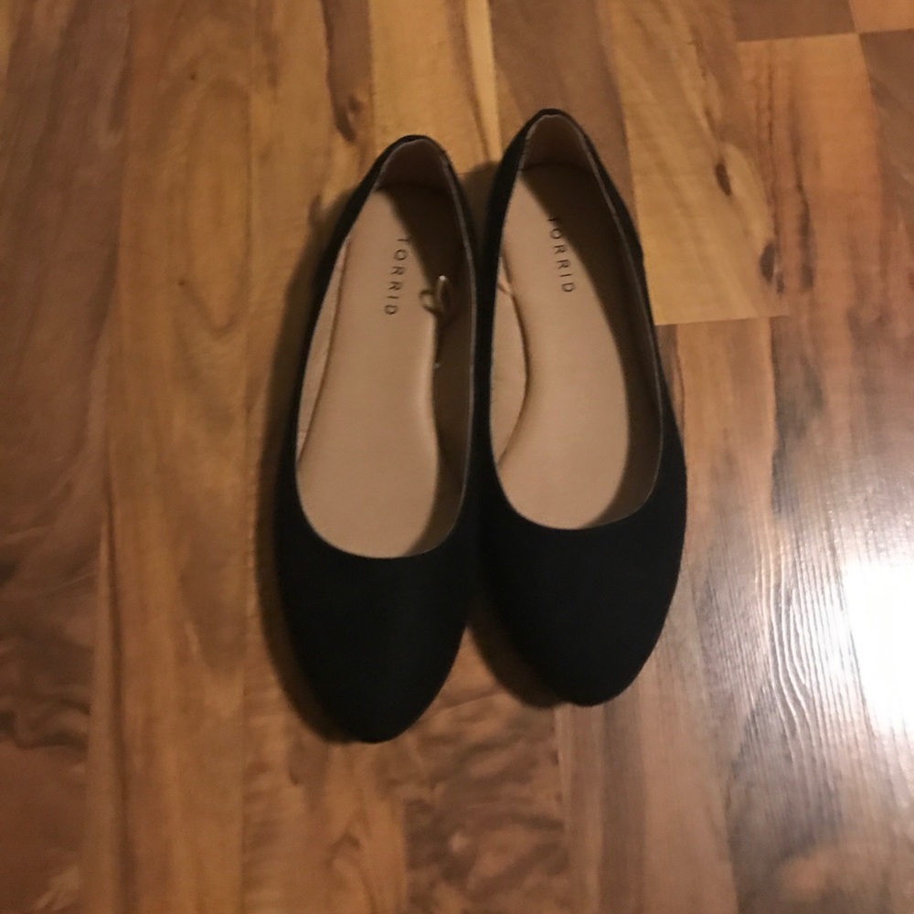 BRAND NEW TORRID FLATS.