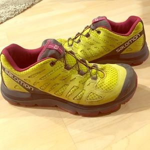Solomon synapse trail running shoe