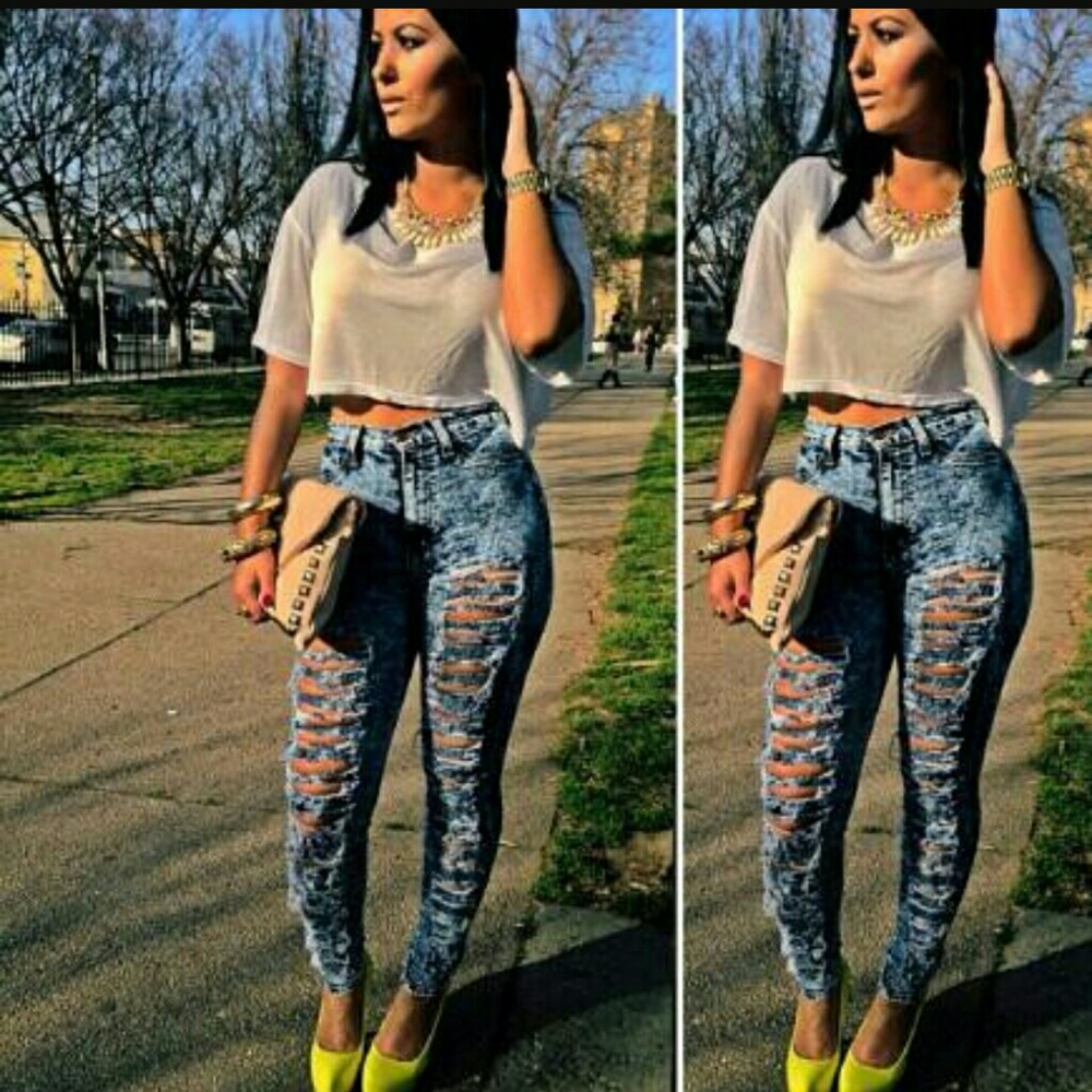 NWOT high waisted distressed jeans