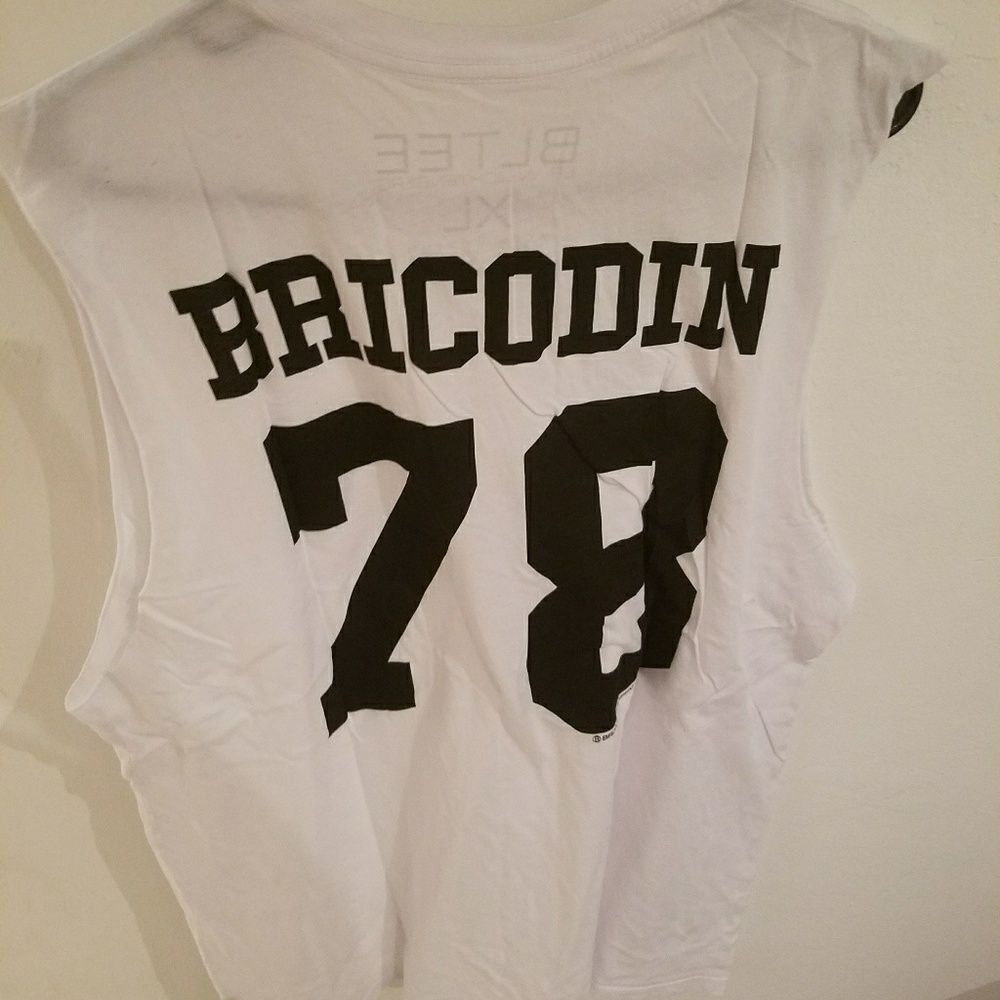 Sleeveless white BLTEE