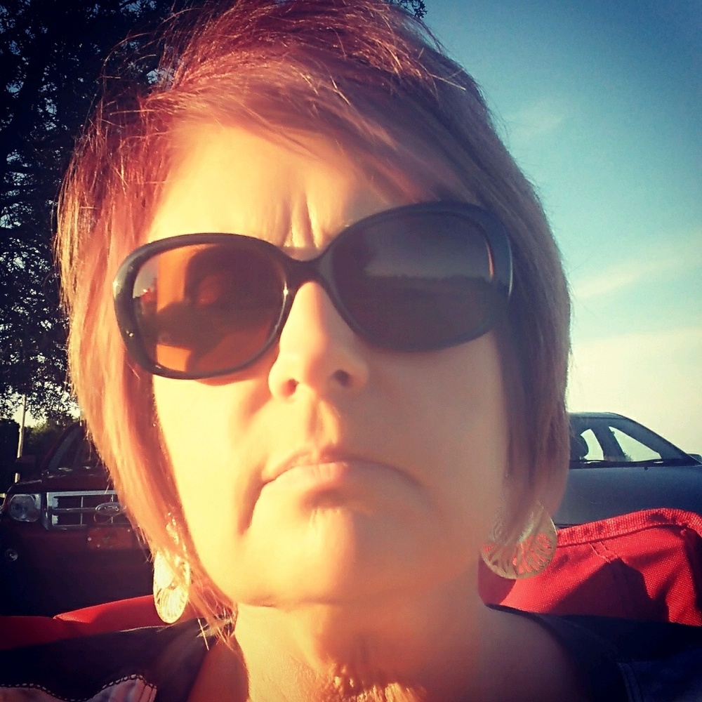 Meet your Posher, Cynthia