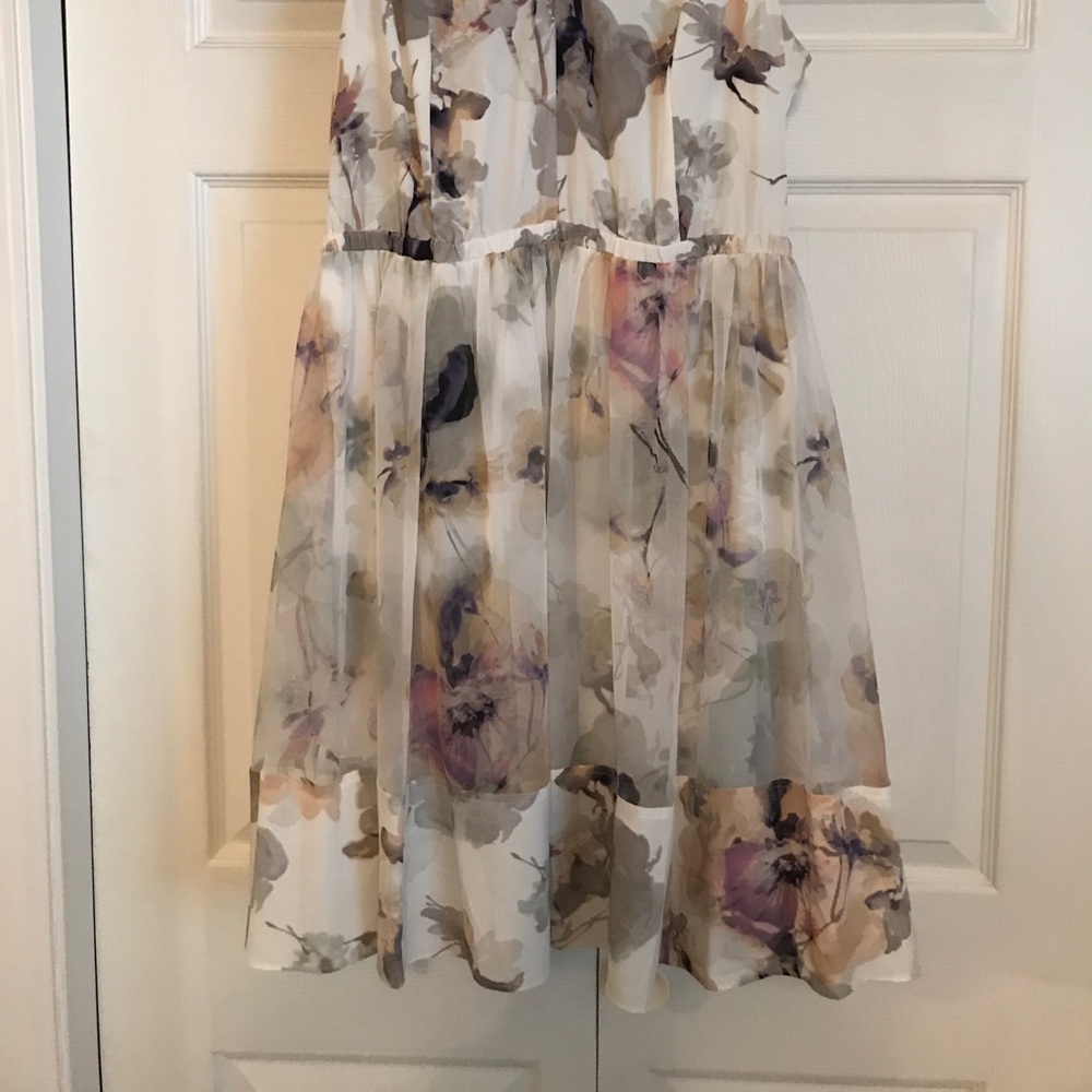 Simply Vera Dress - Picture 4 of 4