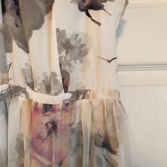 Simply Vera Dress - Picture 2 of 4