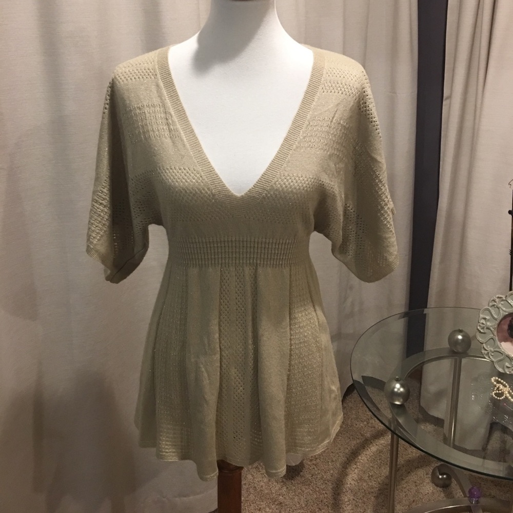 Deep V neck light sweater top