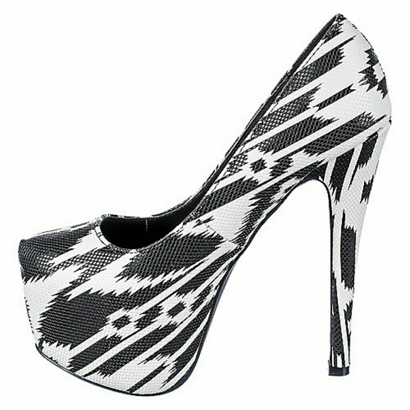 black & white sky high heel - Picture 2 of 7
