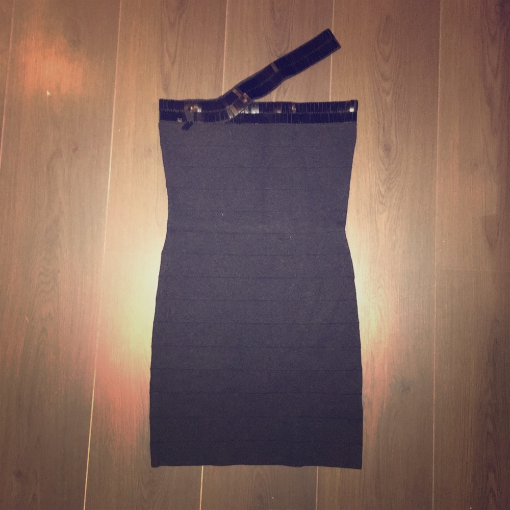 Sexy fitted little black dress Moda International