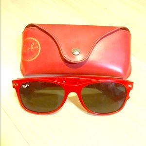 Ray-Ban Wayfarer, Bright Red!