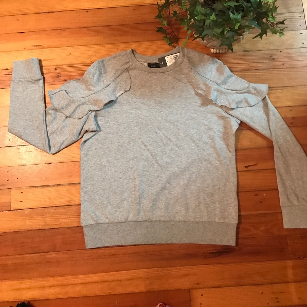 🌻NWT RUFFLED SLEEVE SWEATSHIRT!🌻