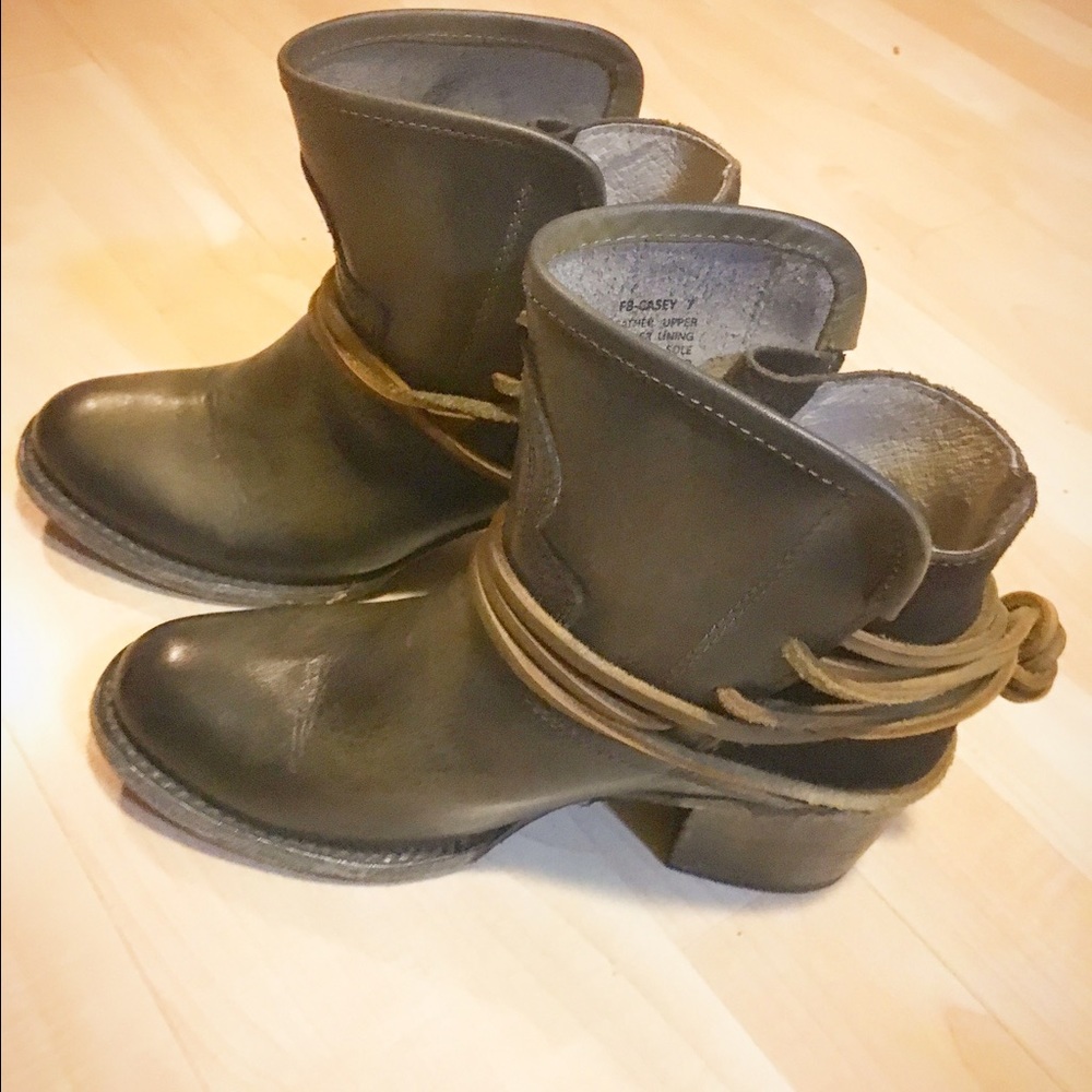 Freebird by Steven booties in Olive