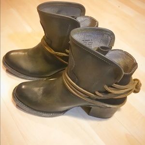 Freebird by Steven booties in Olive