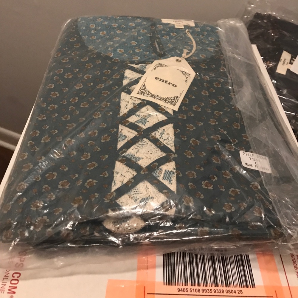 Teal Colored Floral Printed Top - Picture 8 of 8