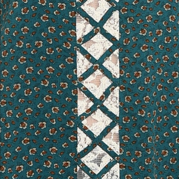 Teal Colored Floral Printed Top - Picture 4 of 8