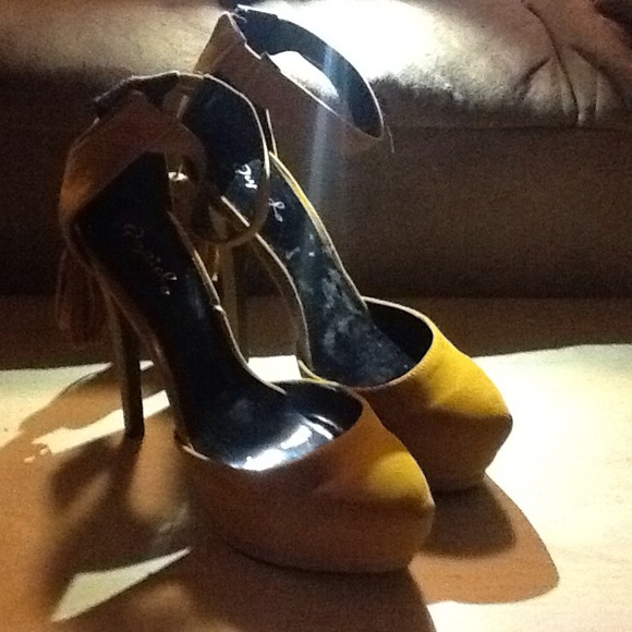 Heels - Picture 2 of 2