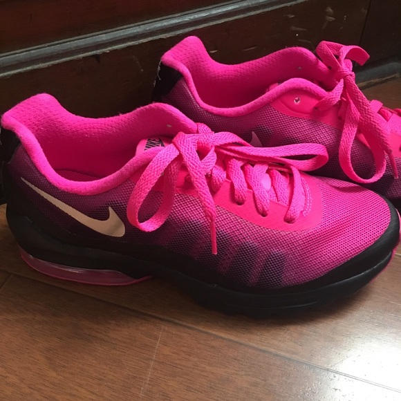 Nike Shoes - • Nike Sneakers 👟