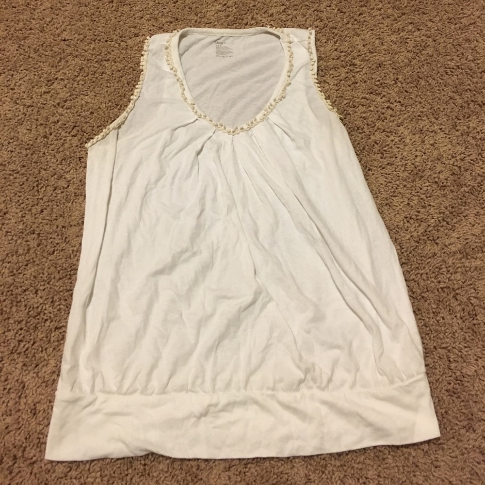 Gap white tank with cream detail