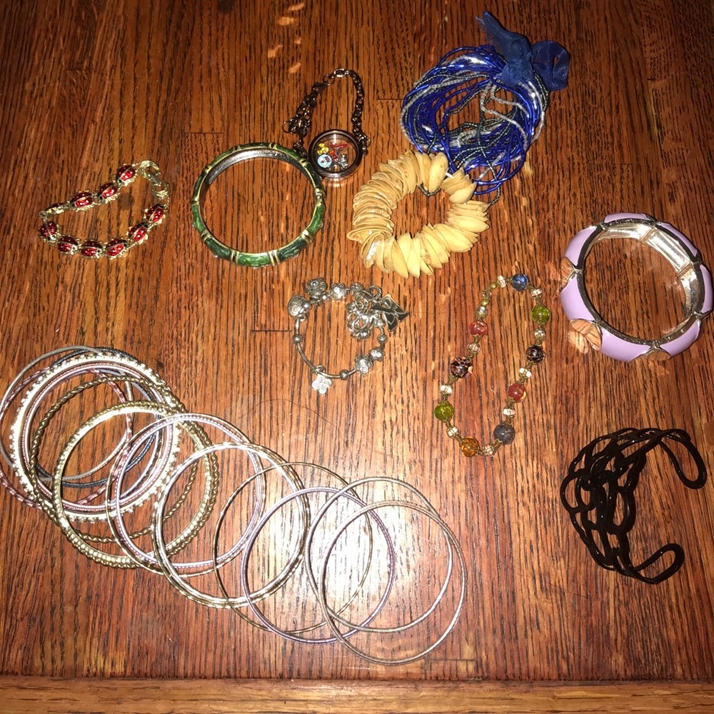 Bracelet lot