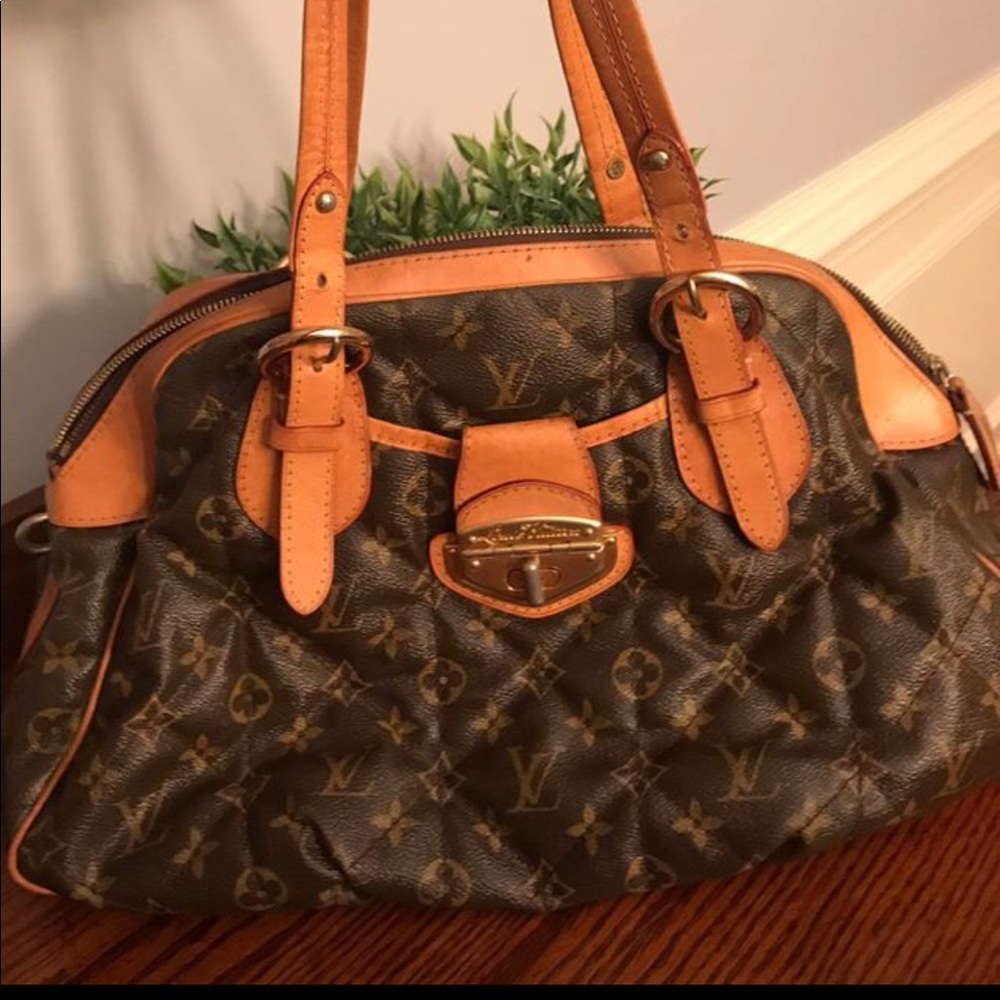 Etoile Louis Vuitton bag..