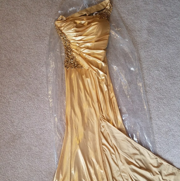 Prom dress - Picture 2 of 4
