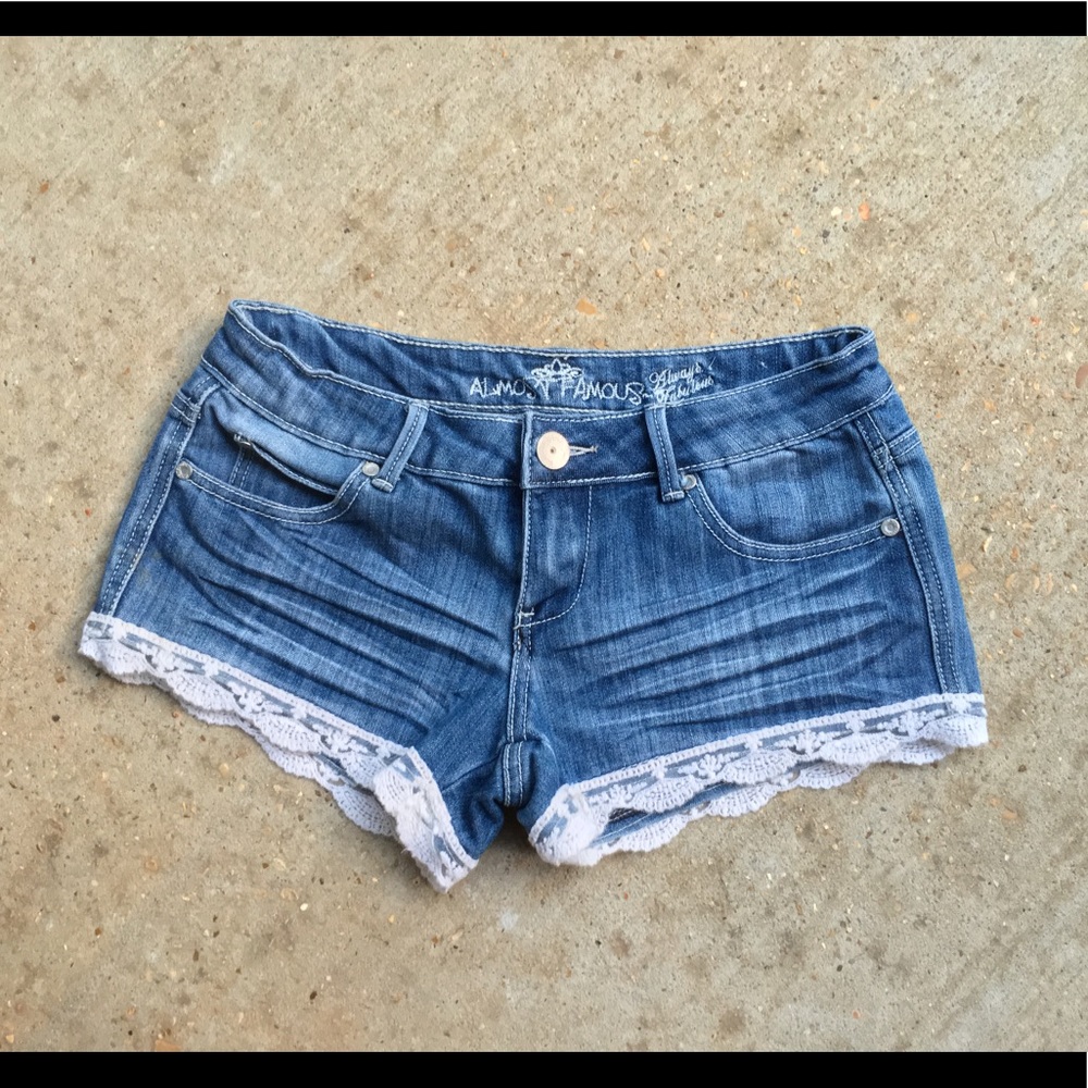 'Almost Famous' Denim Shorts •Juniors• Size(5)