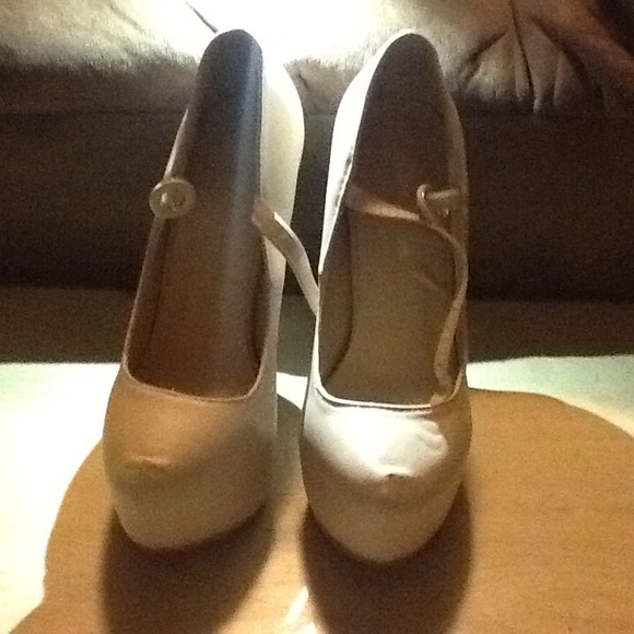 Heels - Picture 3 of 3