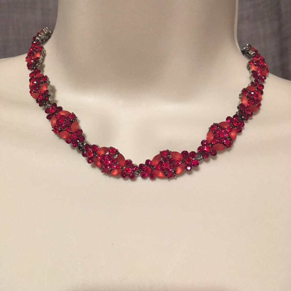 Really pretty red so crystals and beads choker