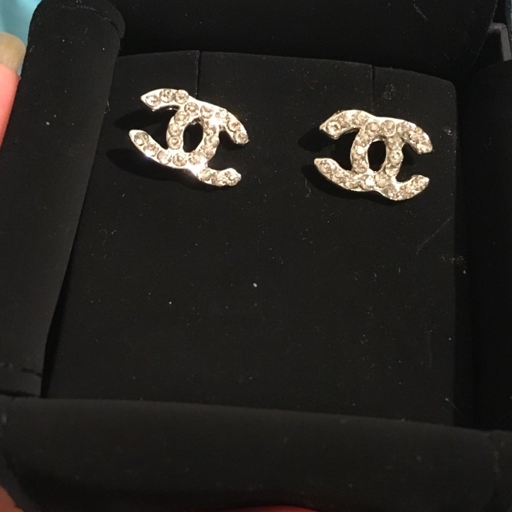 New earrings stud
