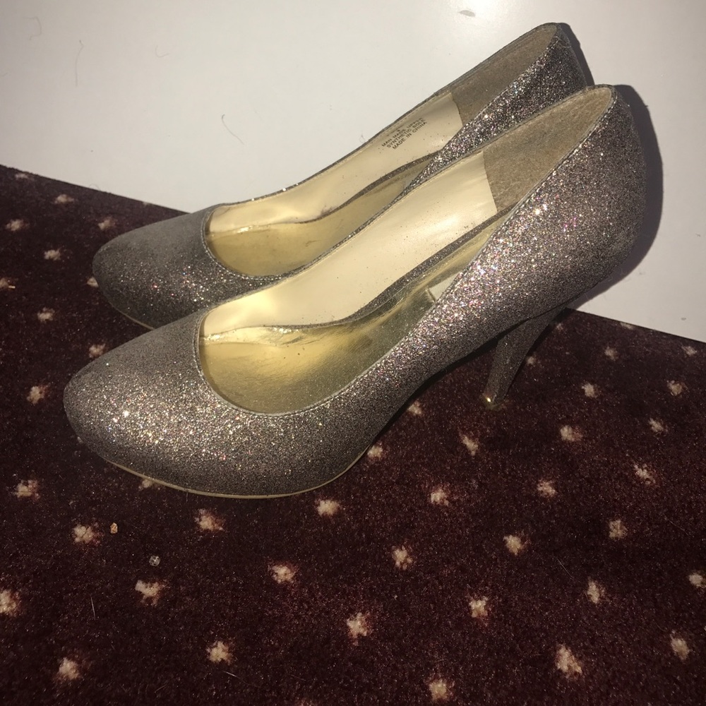Heels - Picture 3 of 3