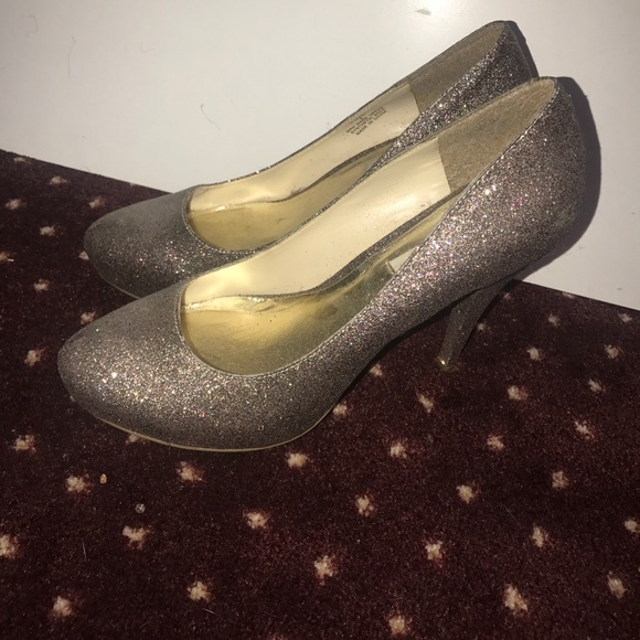 Heels - Picture 3 of 3