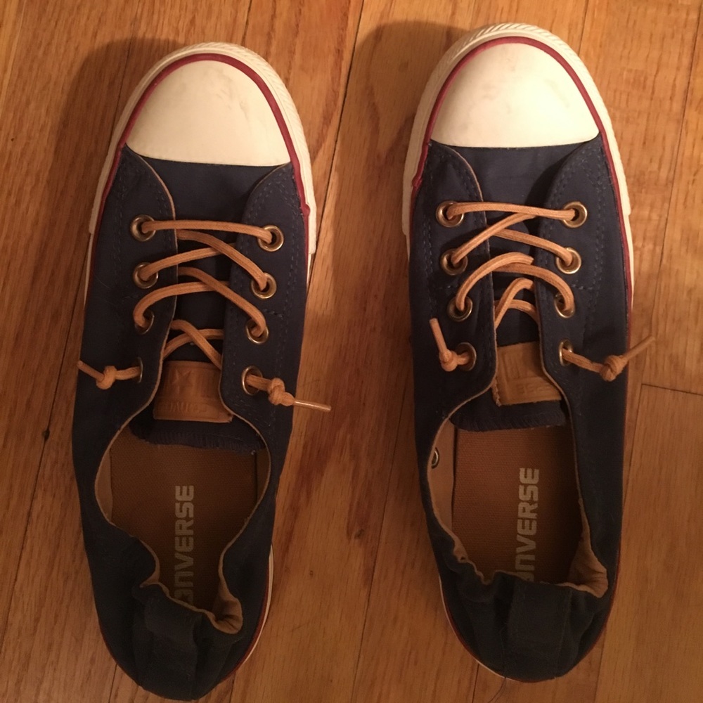 Super cute navy blue Converse