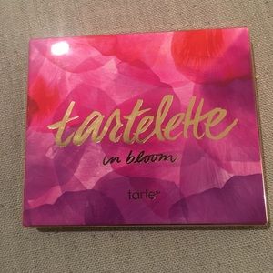 BRAND NEW! Tarte tartelette in Bloom pallette.