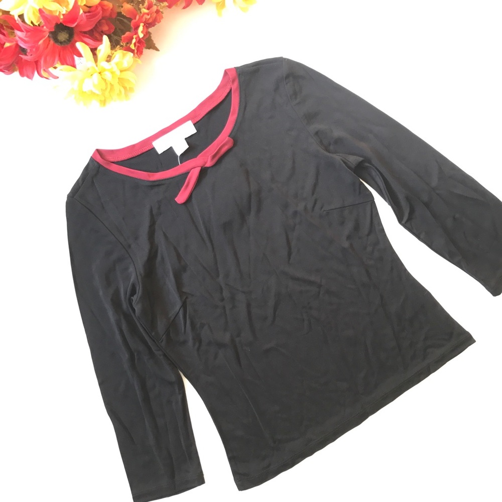 Casual Corner lack top w/ red trim size XS