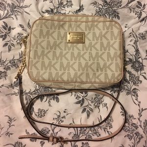 Michael Kors Jetset Vanilla Signature Crossbody
