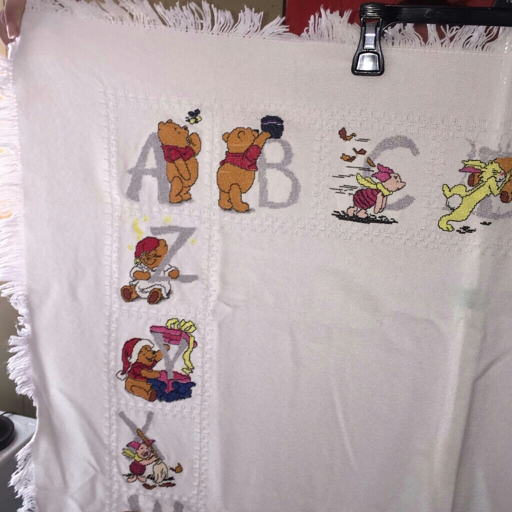 DiSNEY & Winney The Poohs' alphabet blanket byHAND