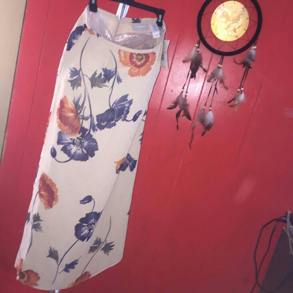 NWT Elegant Liz Claiborne dress sz 4 full of class