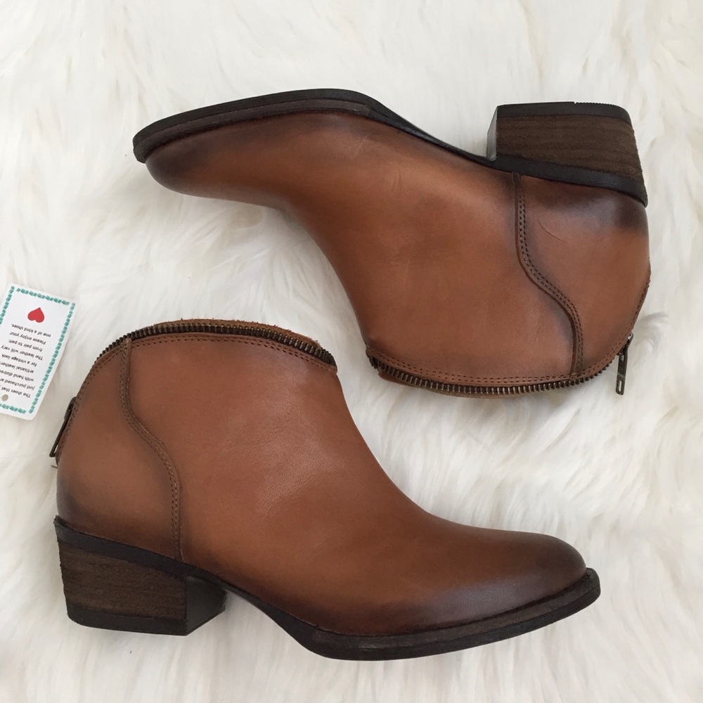 Very Volatile Sofia Tan Leather Ankle Cowboy Cowgirl Booties