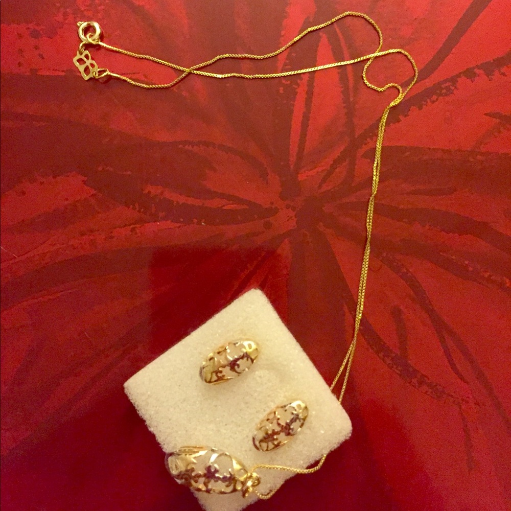 Necklace and earring set