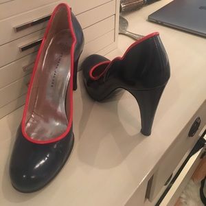 Marc Jacobs navy heels with neon