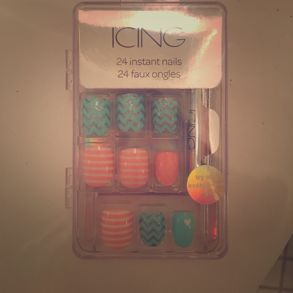New instant nails set