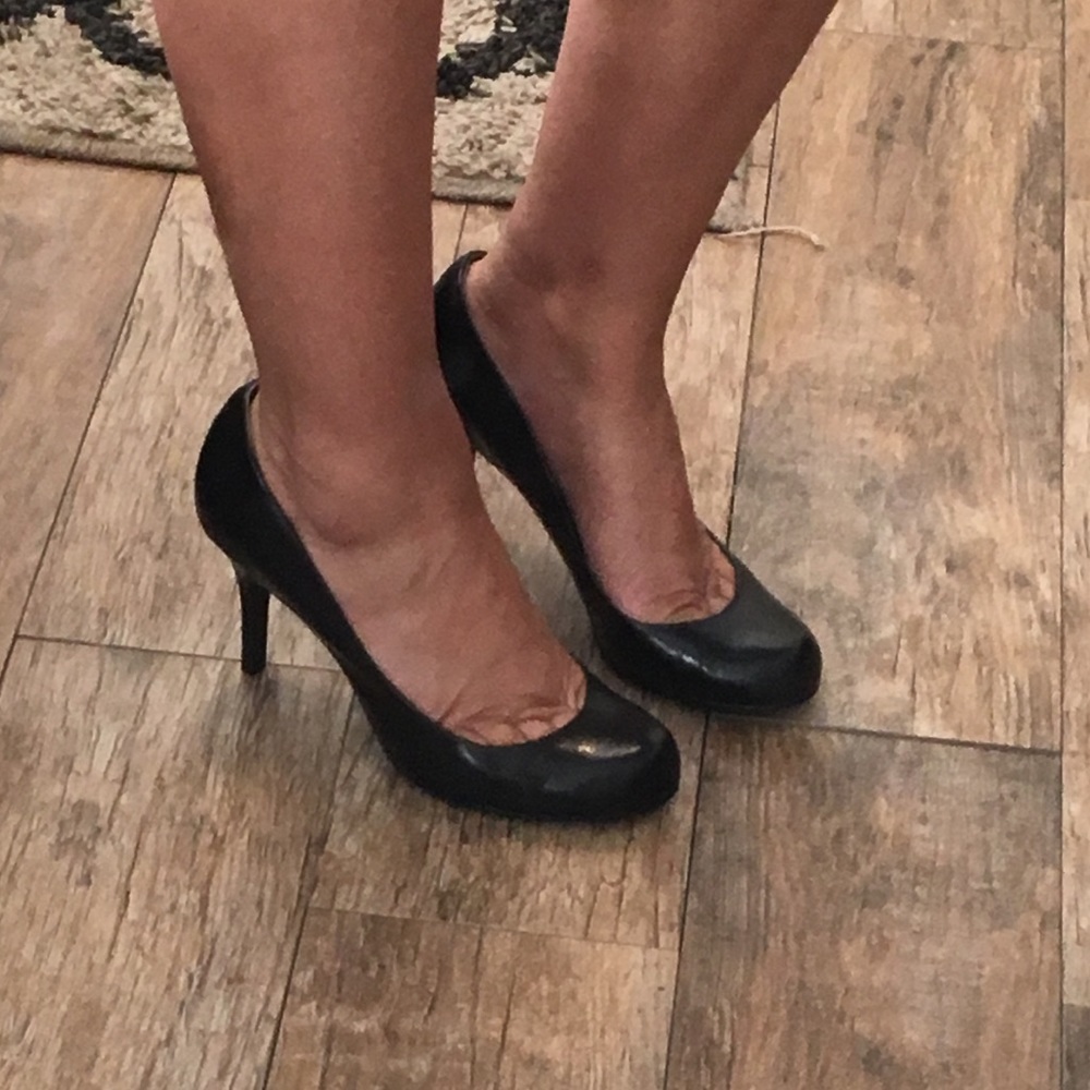 Worthington black pumps
