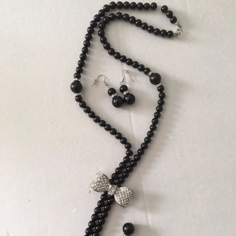 Black Pearls w/ Diamond Cute Bow w/set of Earring