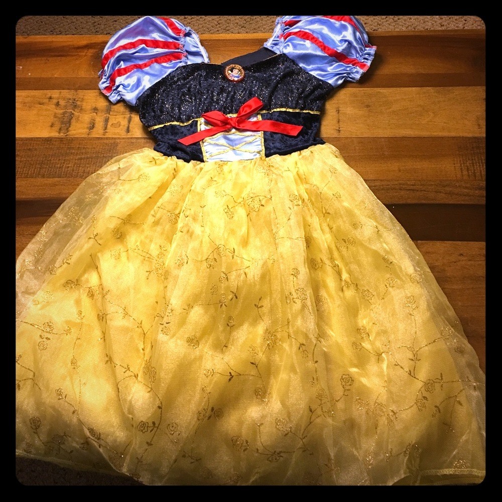 Like New Disney's Snow White Costume