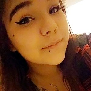 Meet your Posher, Leeaisha