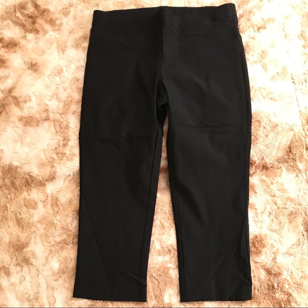 Black Capri Pants (women)