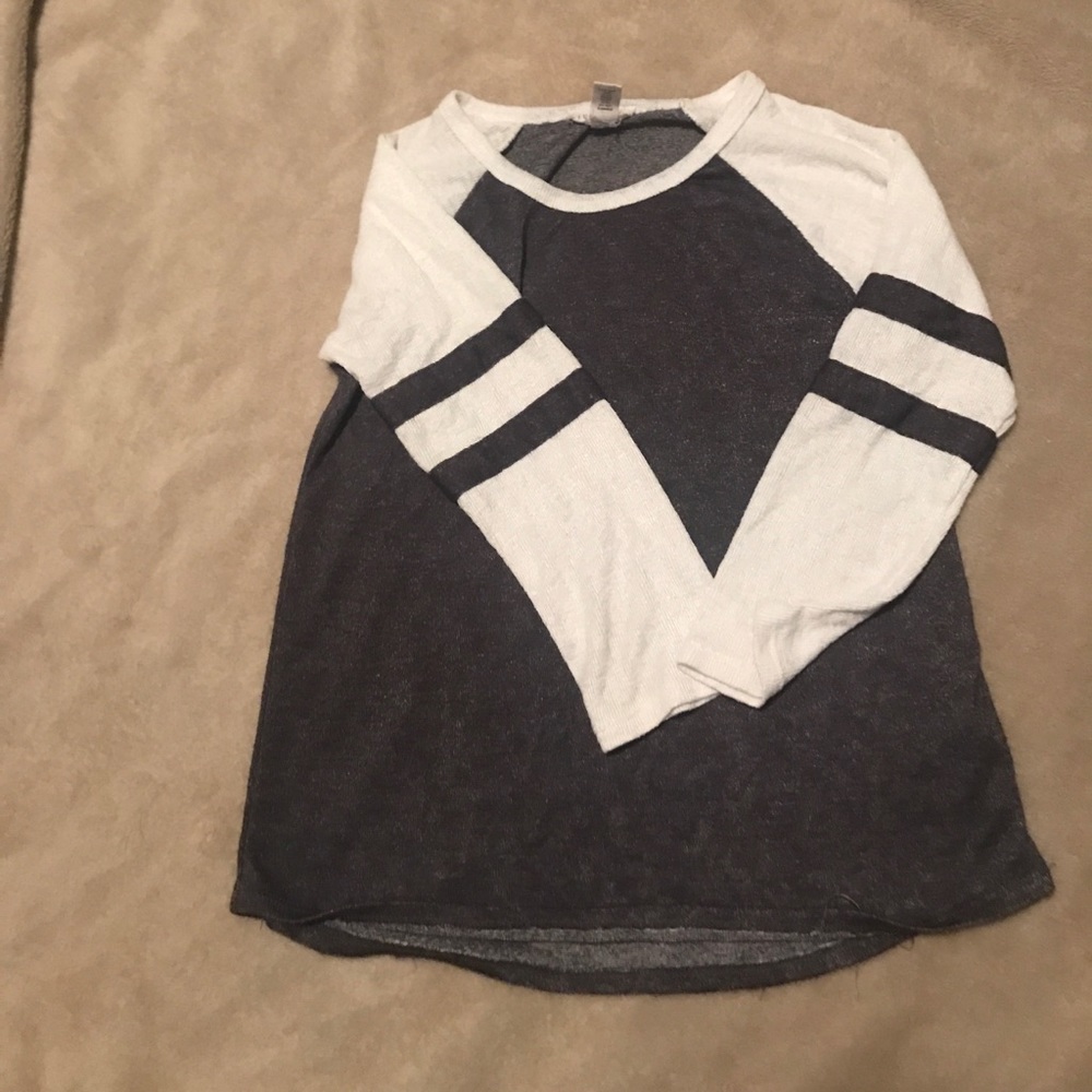 Tillys girls size L shirt