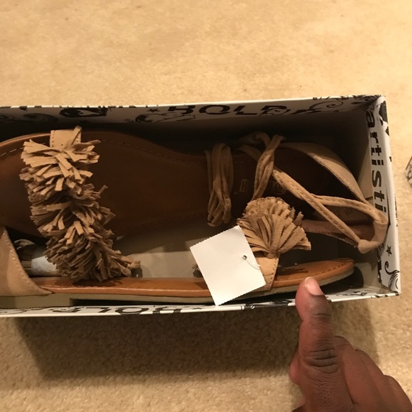 Shoes - Picture 1 of 3