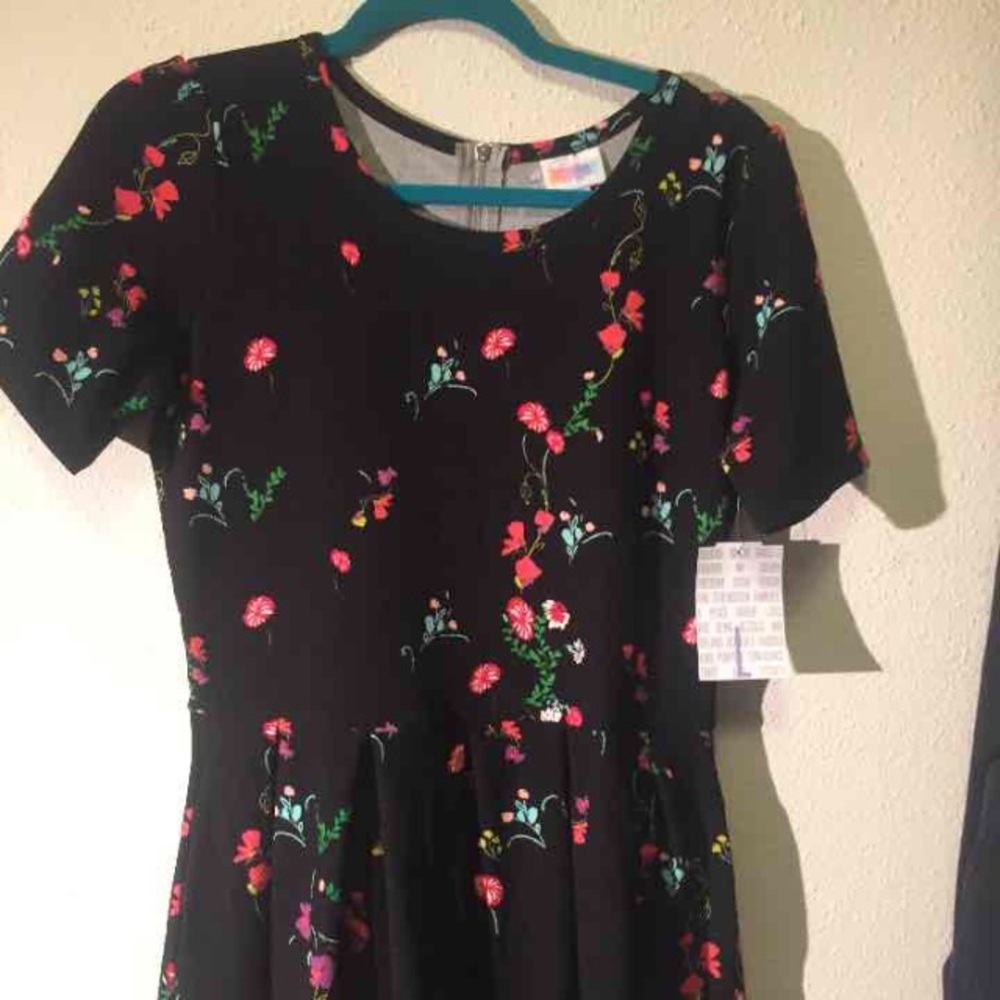 LuLaRoe Dipped Floral Amelia