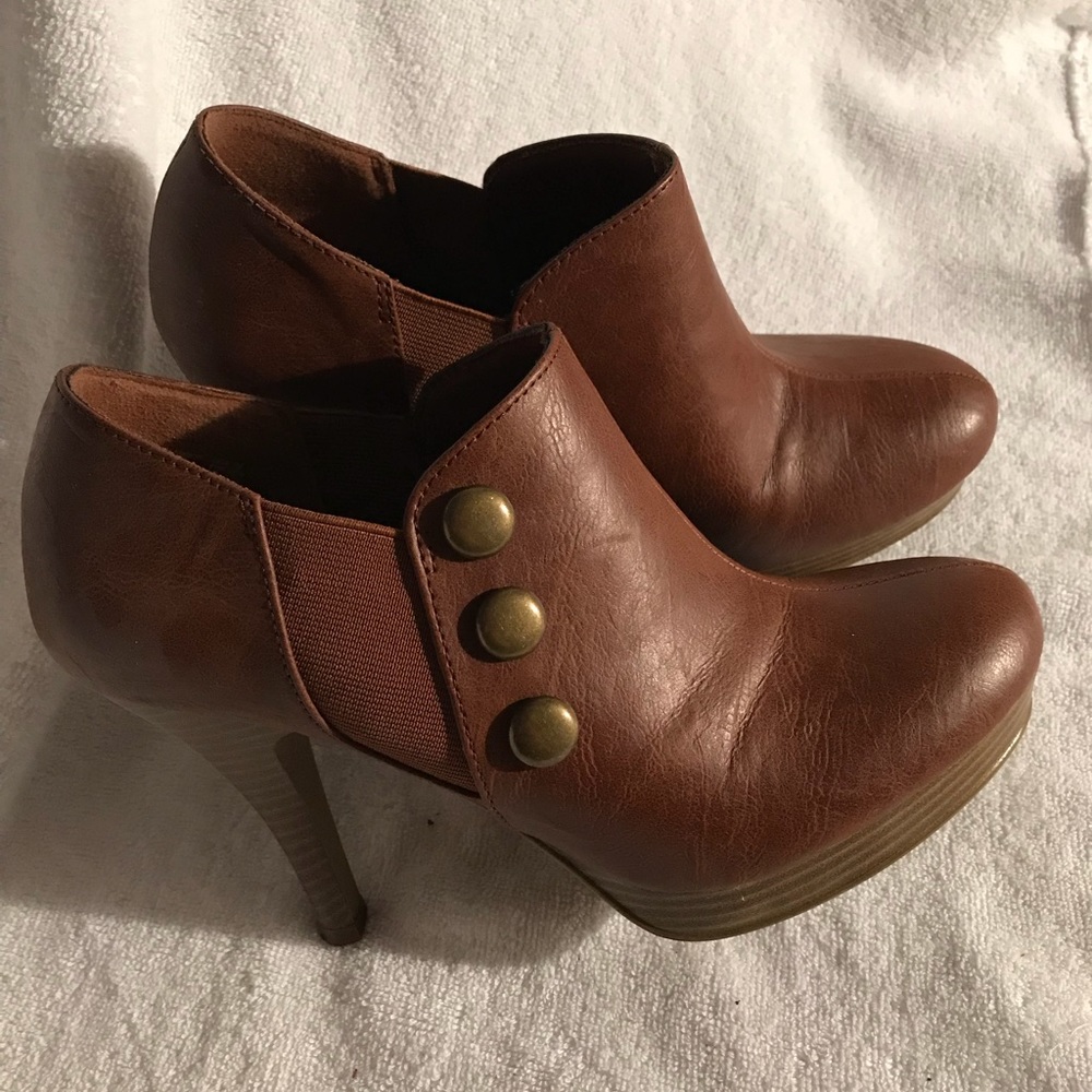 Brown bootie