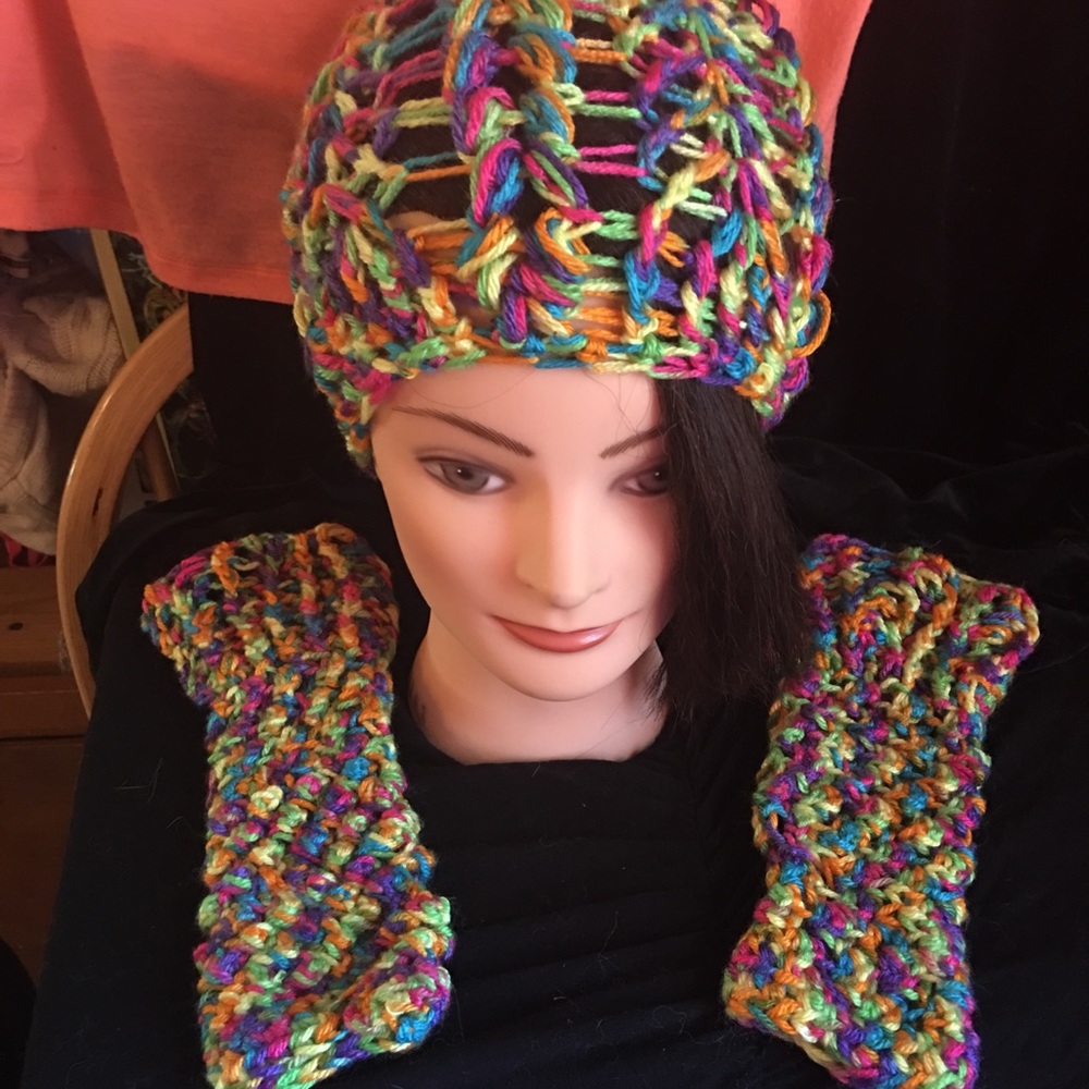 Hat and fingerless mittens (texting gloves)