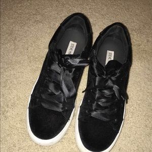 Steve Madden Velvet Platform shoes