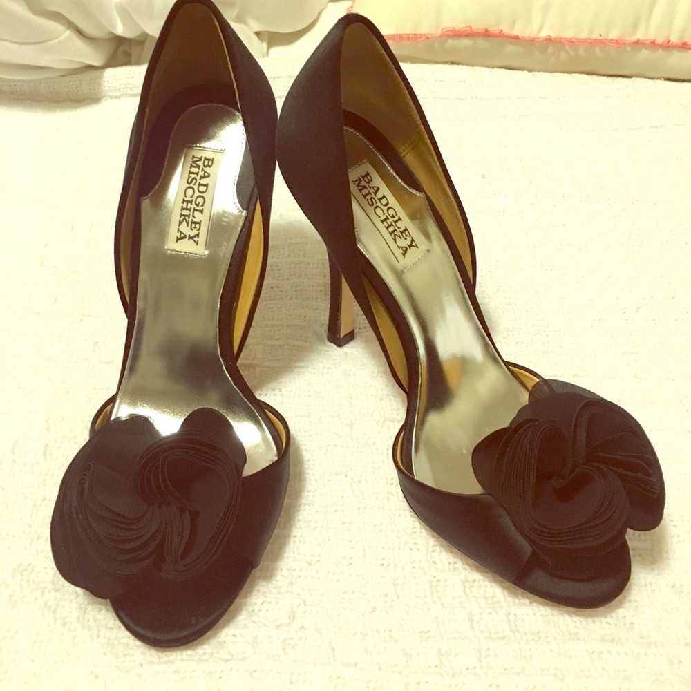 Badgley Mischka s7 black satin Randall peep toe